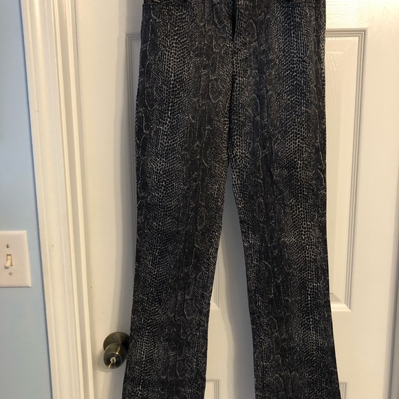 GUESS High Rise Sneak Print Skinny Jeans - Picture 2 of 8